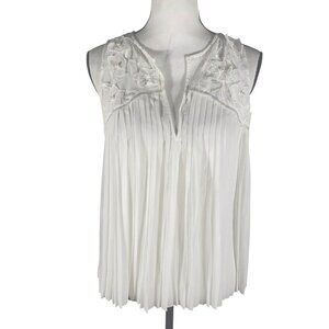 Alice + Olivia Sleeveless White Pleated Blouse Floral Lace appliqué Pearl accent